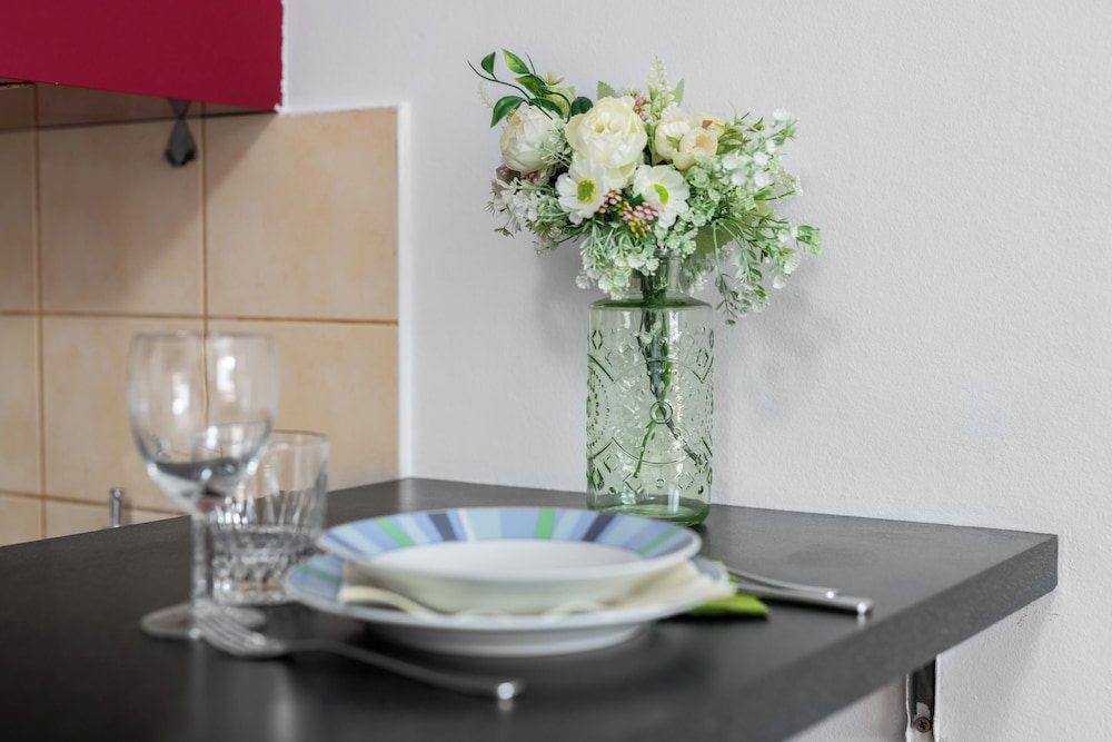 Bright & Comfy Apartment by Renters view 4