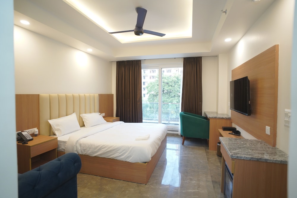 Royal Raven Hotel And Banquet