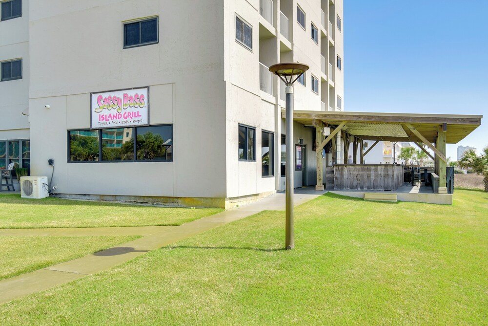 On-site Beach Access: Studio in Gulf Shores