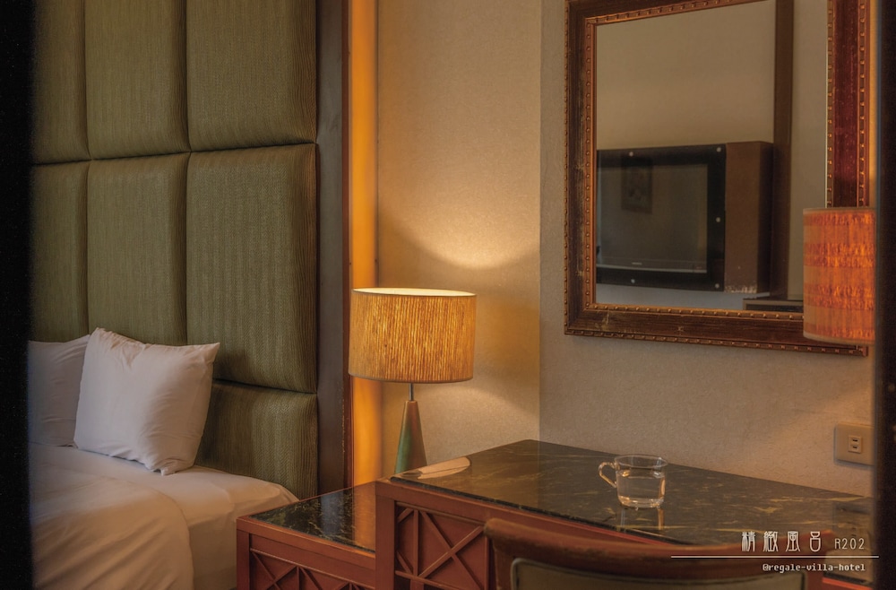 Regale Villa Hotel