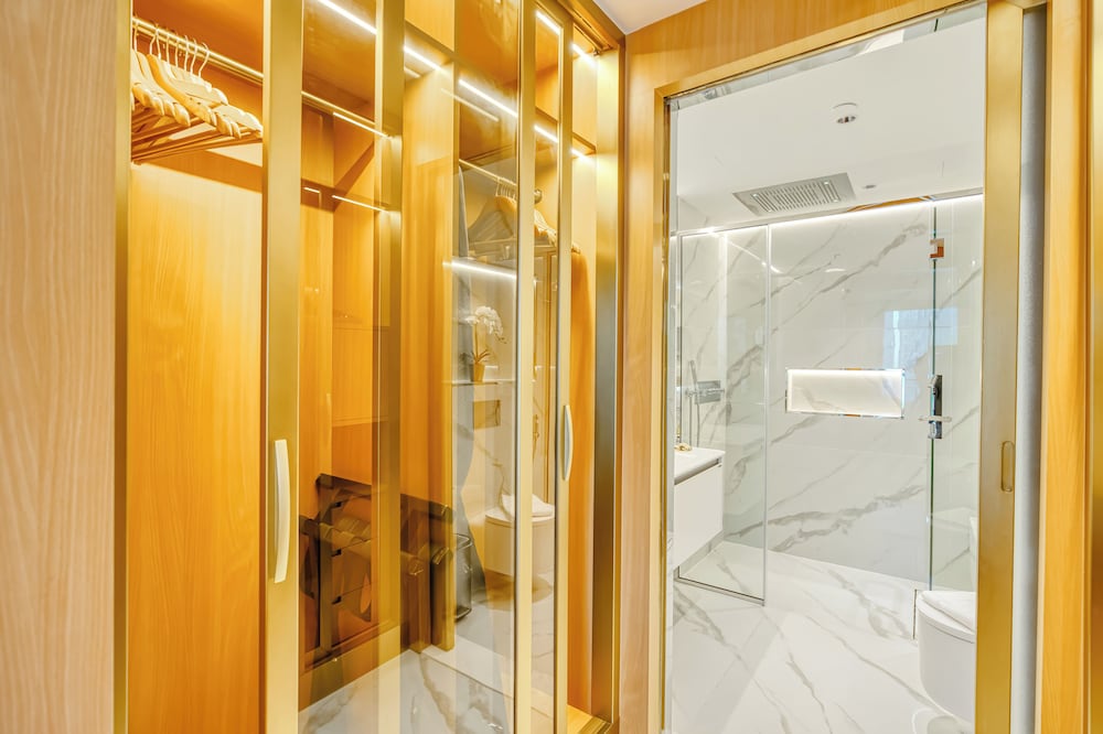 PVH - Studio - Emaar Fashion Avenue