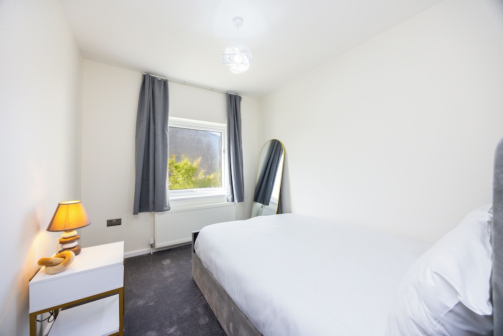 Modern 3 Bedroom House in Stratford