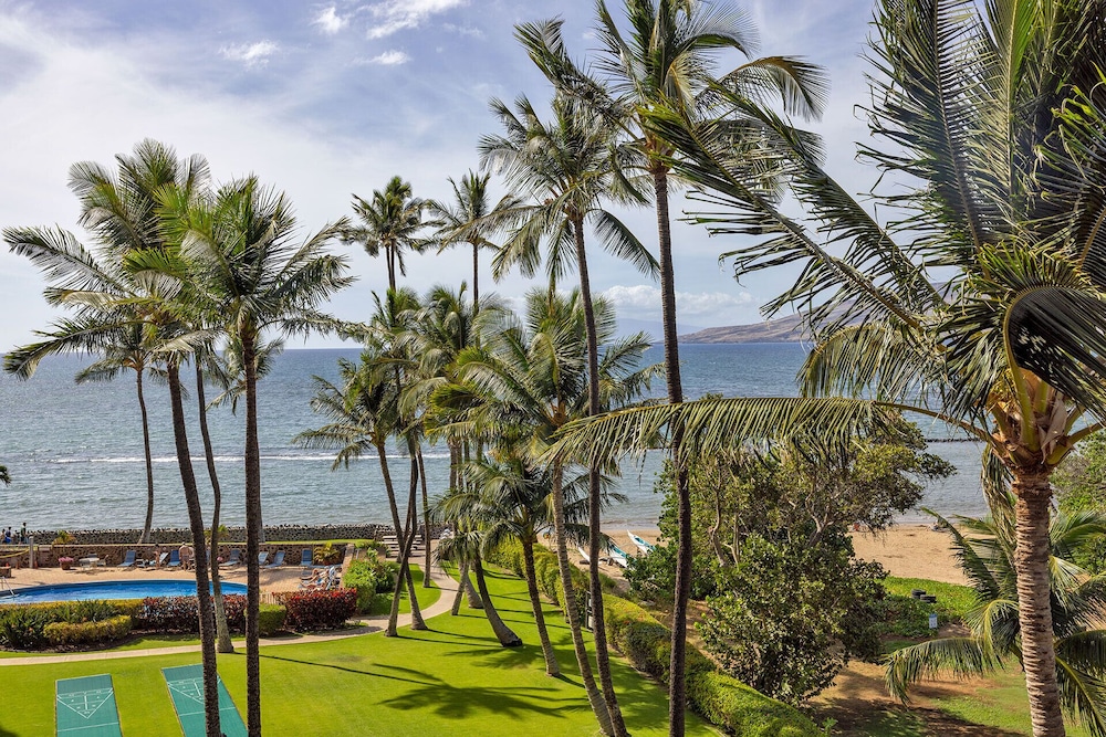 Oceanfront Modern & Elegant Vistas