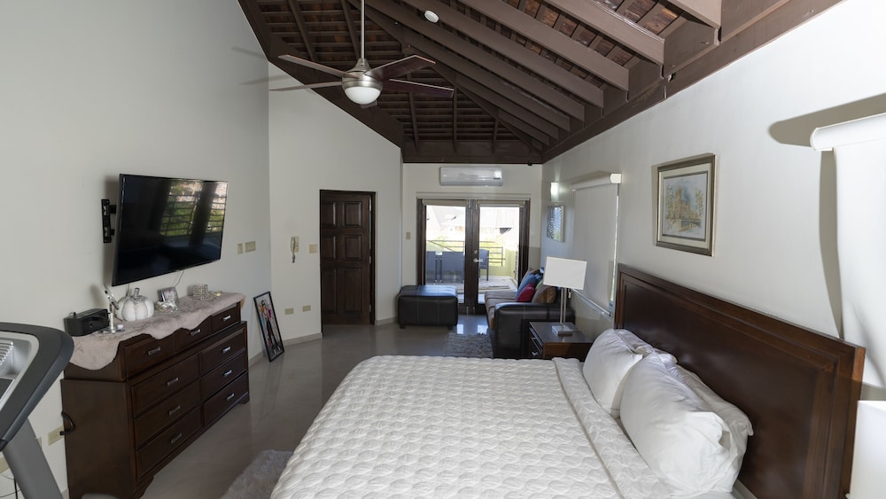 Penthouse getaway by the beach view 2
