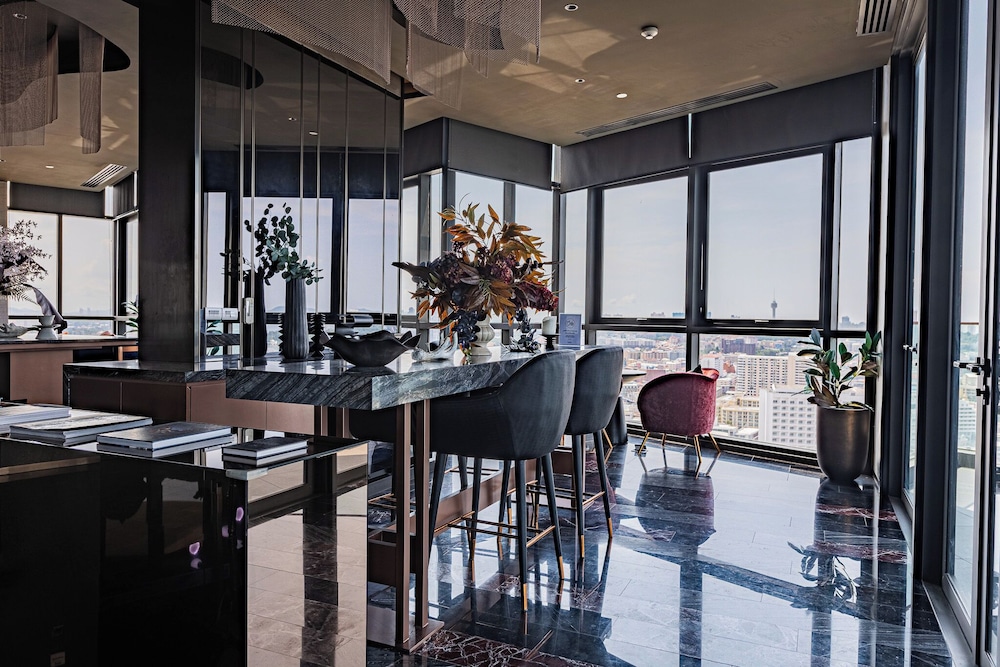 Sea View Edge Central Pattaya
