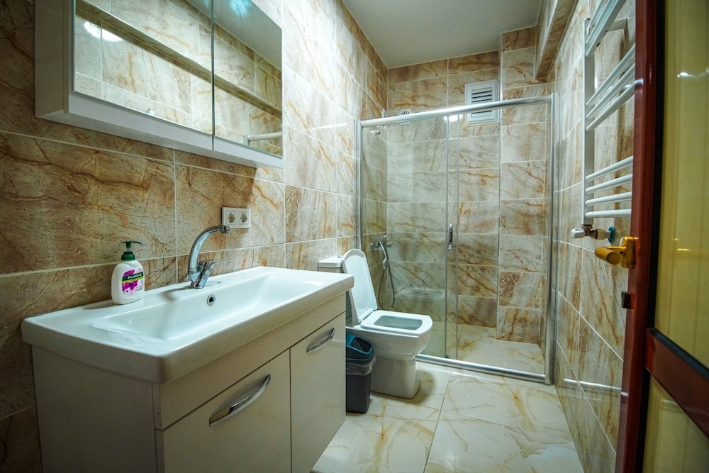 Yaghane Apartments