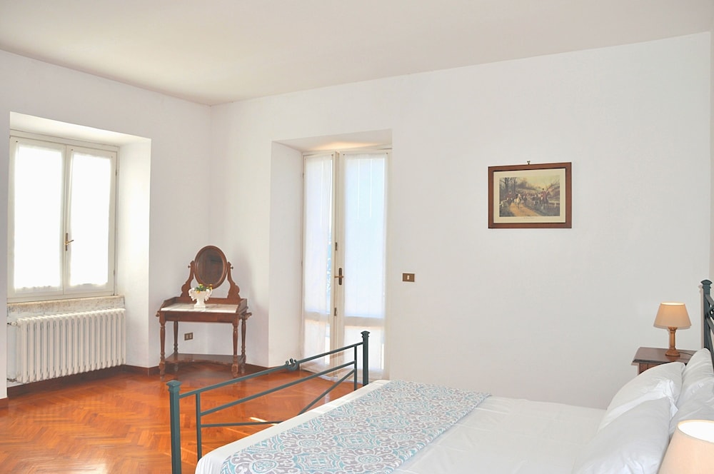 Villa Montecasciano - 8 Sleeps Private Garden
