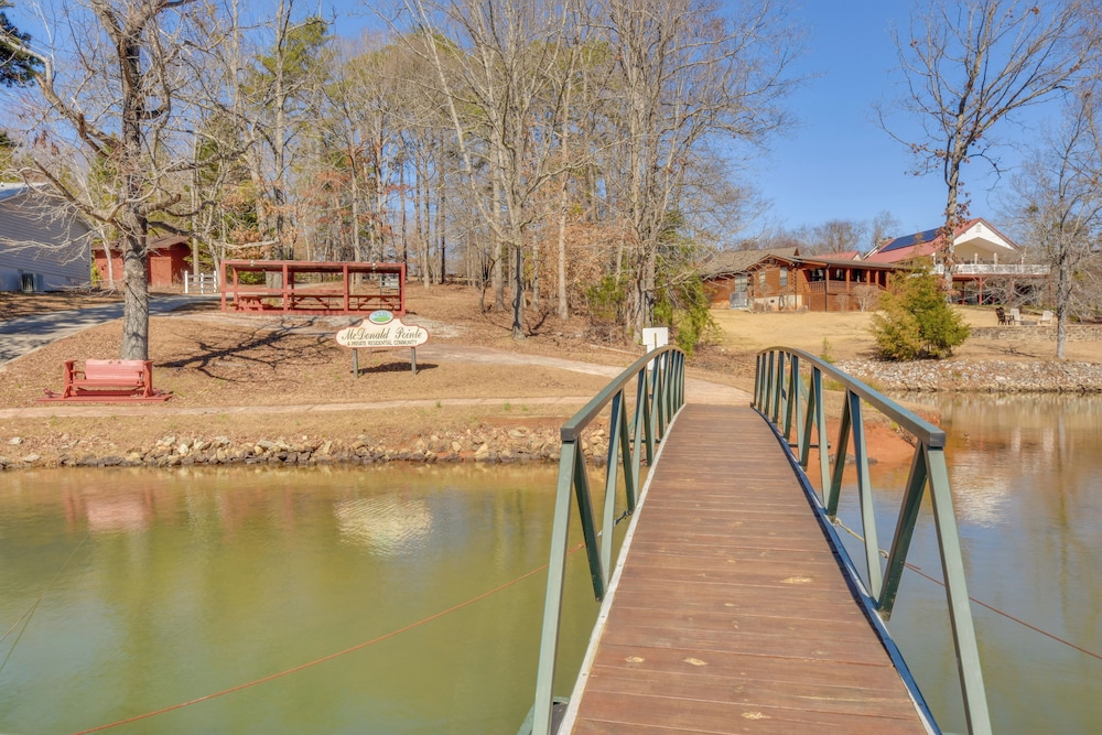 Deck, Grill & Dock Access: Lake Keowee Retreat!