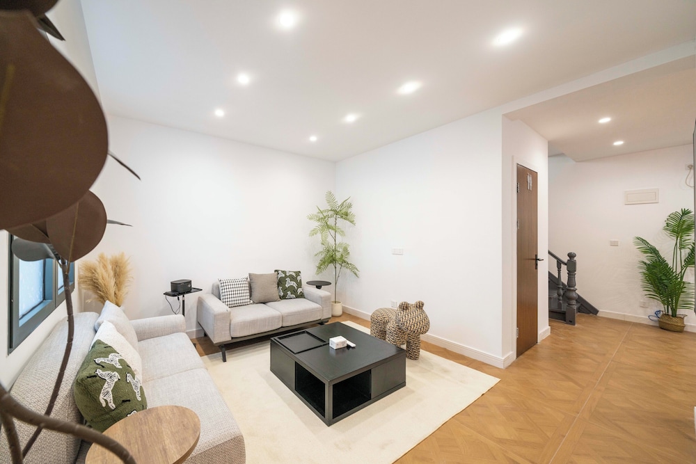 Book and Bed - Xujiahui