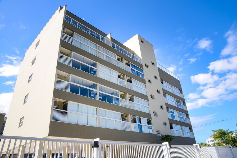 Apto c rea Gourmet a 300m da Praia das Toninhas