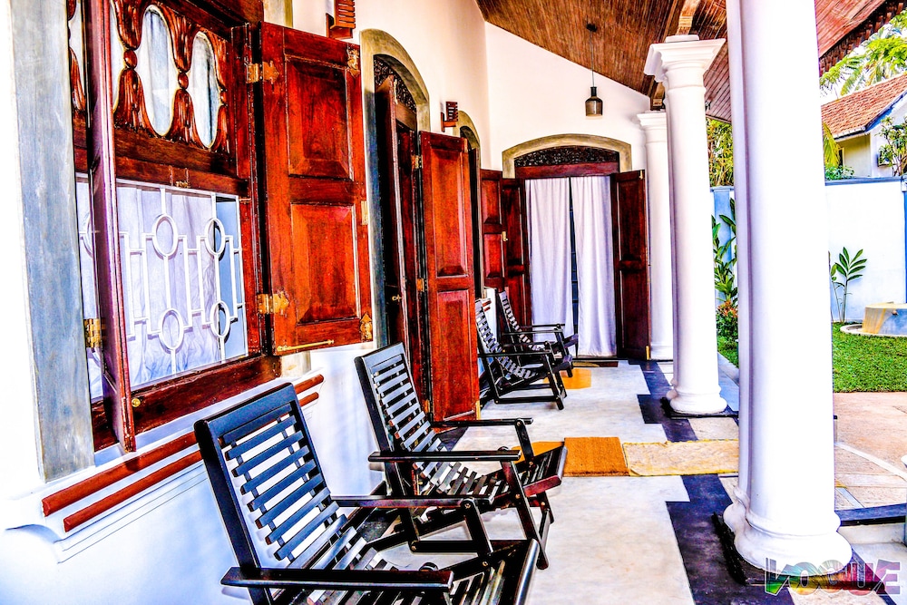 Villa White Dome view 5