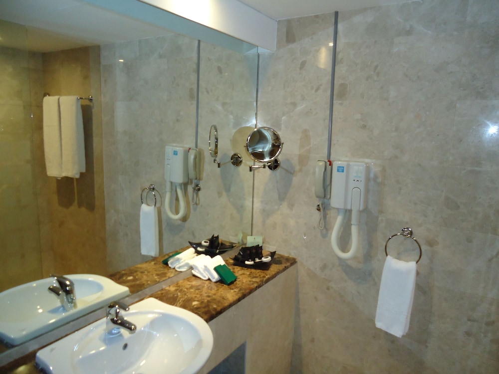 Abu Dhabi Vacations - Al Jazira Club Hotel - Property Image 18