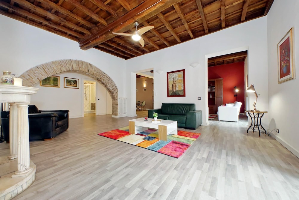 Luxury Navona Apartment