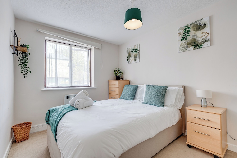 Canadawater-2bedroom-1bathroom-free Parking