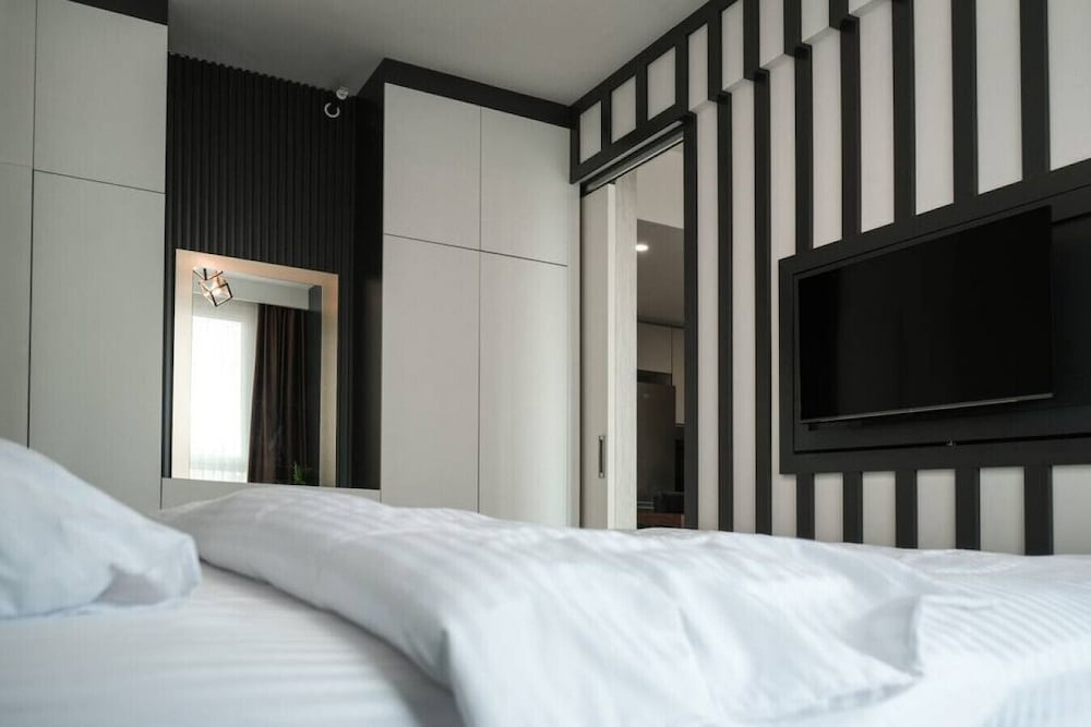 Lovely 1 1 Apartment w Terrace Near Mail of IST