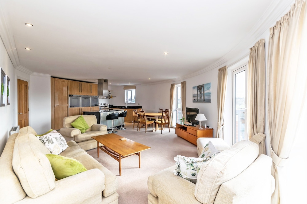 Racecourse Serviced Apartments