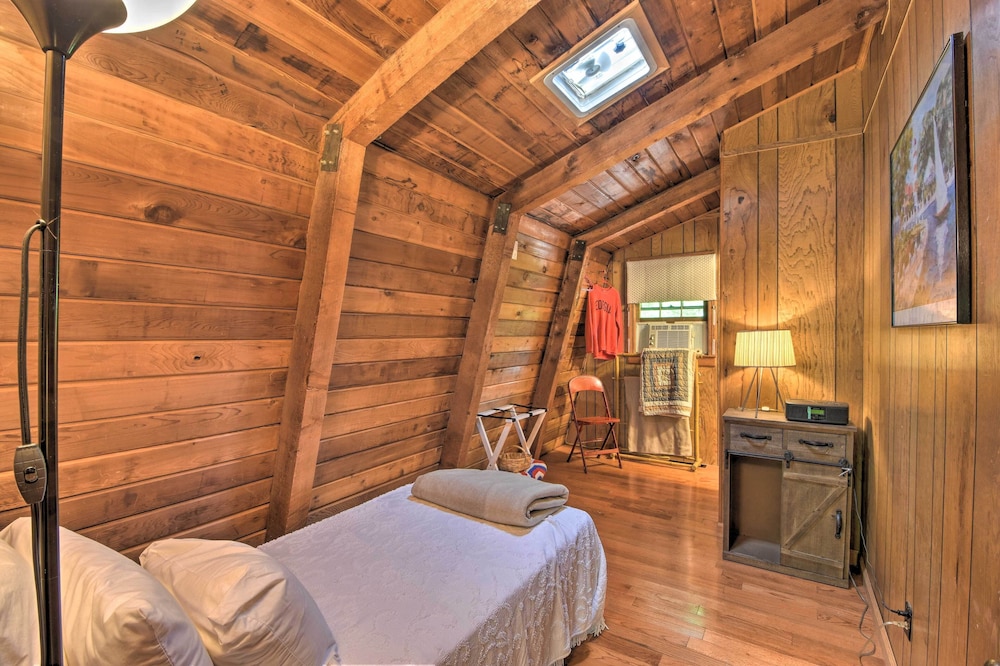Clemson Vacations - Artist's A-frame Cabin w/ New Interior  Deck - Property Image 4