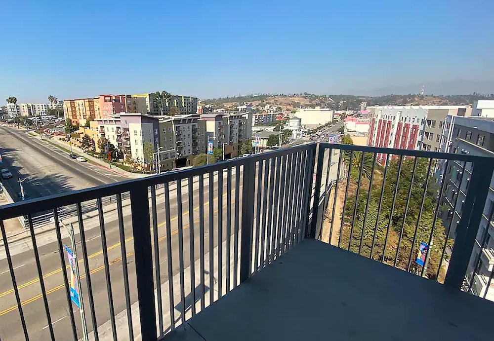 Stylish 2BR Family Apartment by Dtla