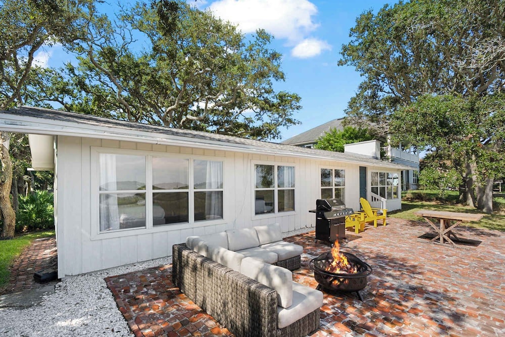 Waterfront Serenity Steps to Beach Fire Pit BBQ