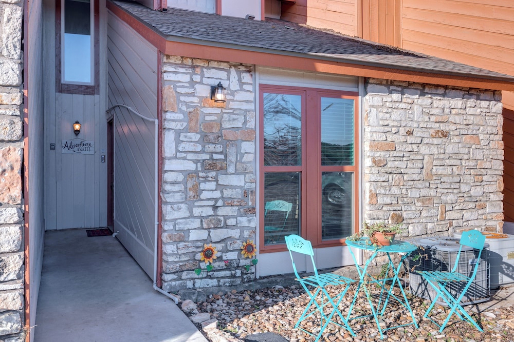 Hill Country Townhome: Close to Parks & Hiking