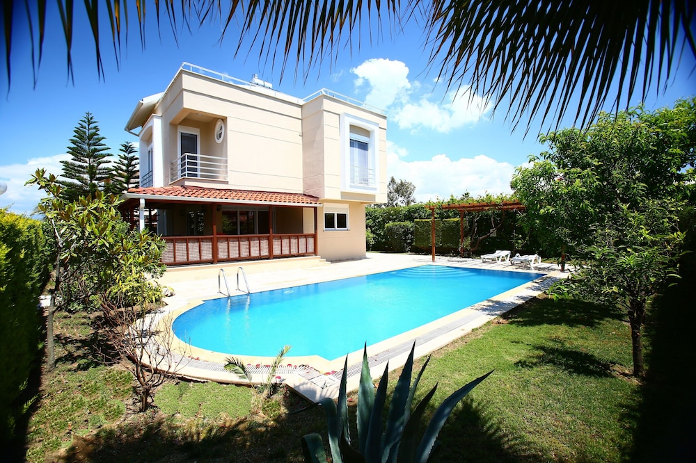 Paradise Town Villa Royal