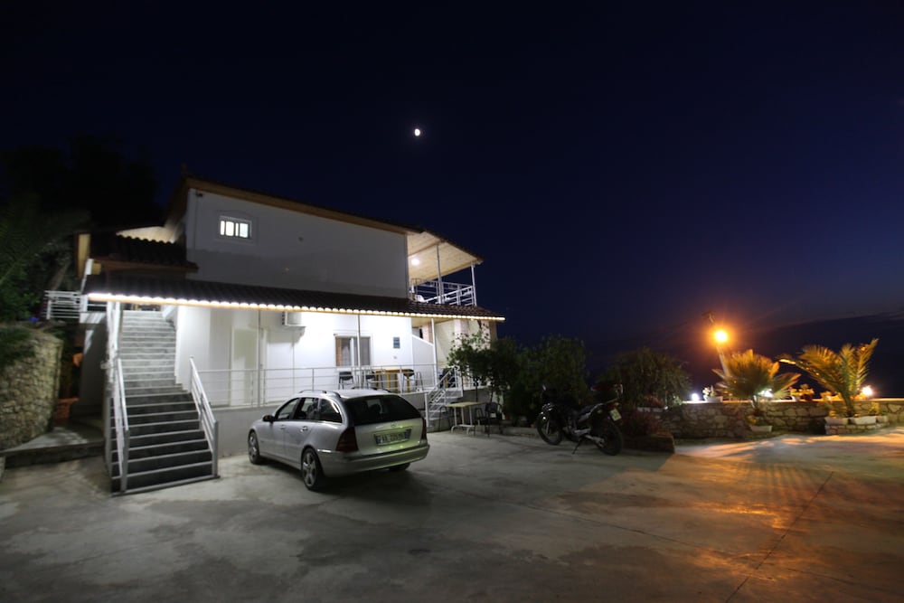 Vila Riza Veliu