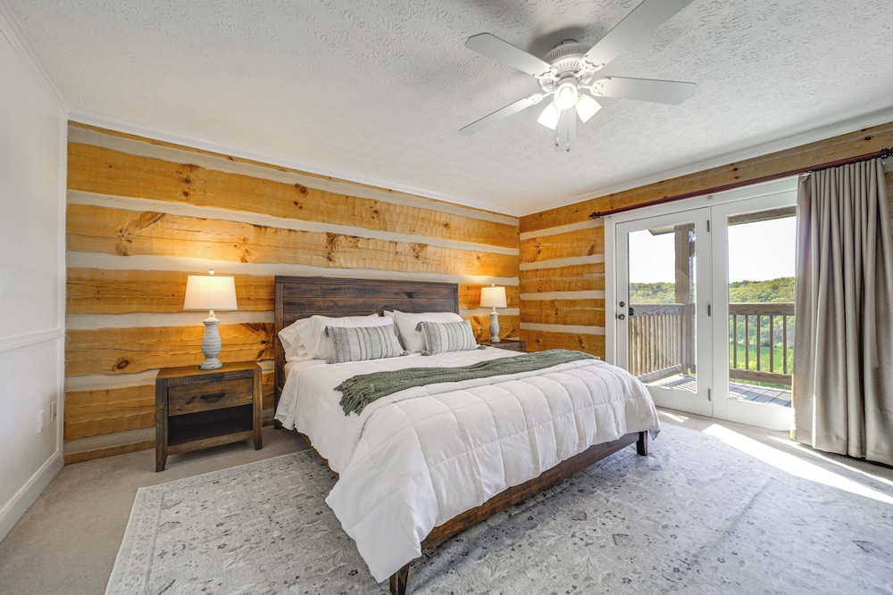 Panoramic Mtn Views: Spacious Tennessee Home!