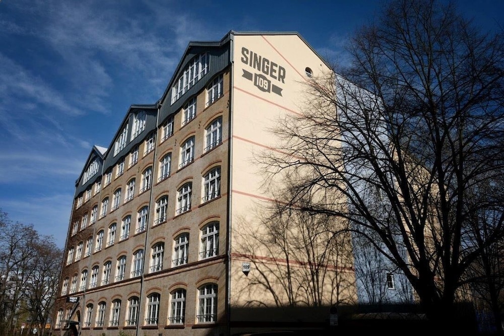 Singer109 Hostel
