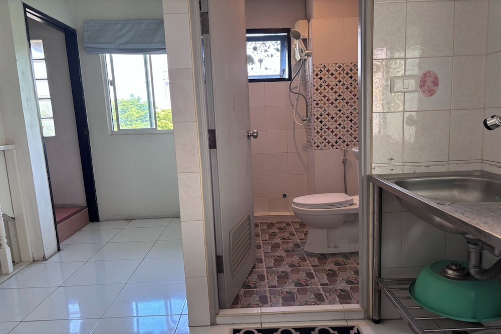 Rama 3 Sunrise Hostel
