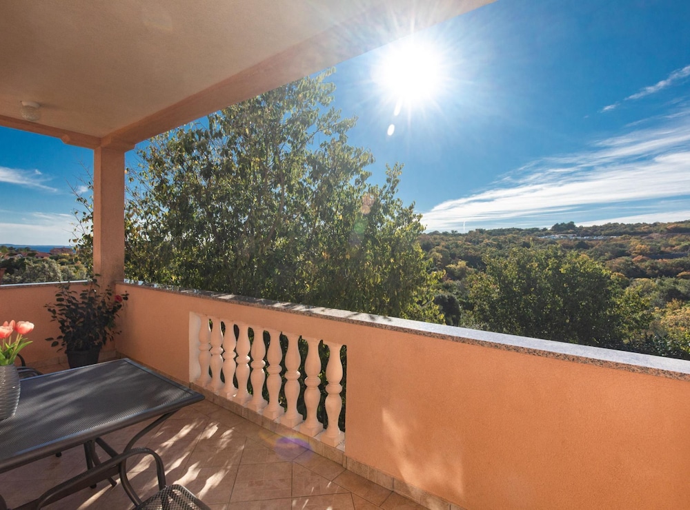 Scenic Elegant Apartments Krk With Balcony and Pool