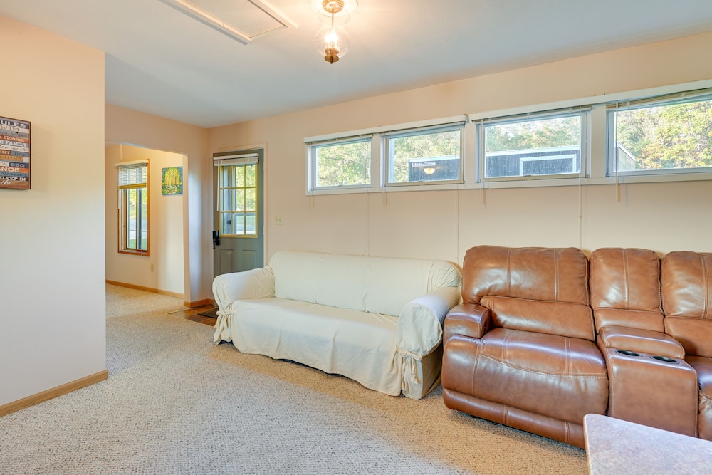 Orlando Vacations - Northern Michigan Vacation Rental on Crooked Lake! - Property Image 17