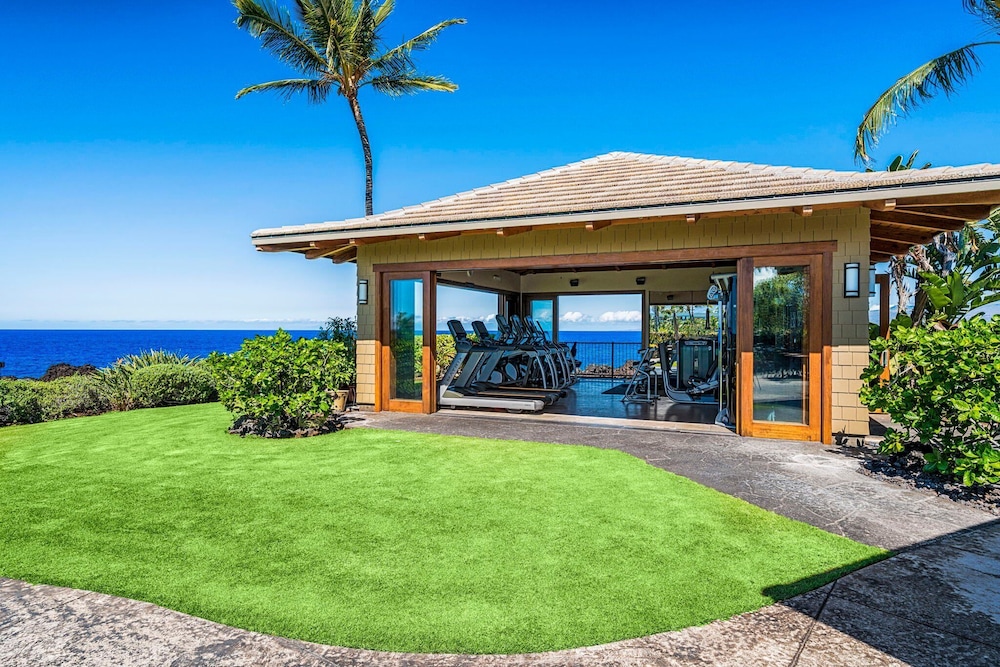 Direct Ocean Front - AC - Concierge Included - Ocean Viewing Lanai & Near Shops! -vrkcv