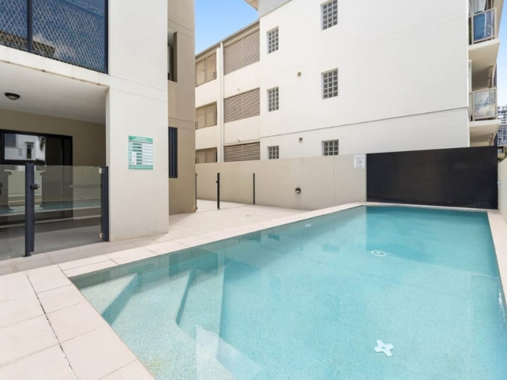 Central South Brisbane Stay With Pool Access