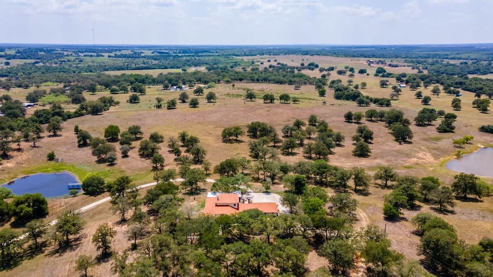 Spacious 90-acre Ranch Ideal for Families Reunions Events Sleeps 13 San Marcos River Access