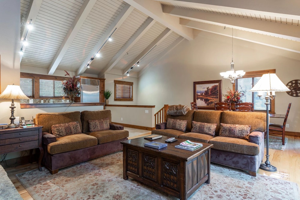 Queen Esther at Deer Valley Resort - Three Bedroom Condo with Hot Tub #2358 3 Condo