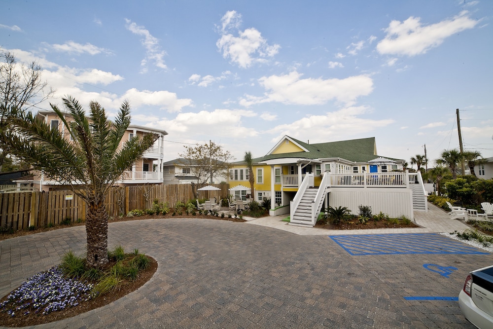 Georgianne Inn & Suites