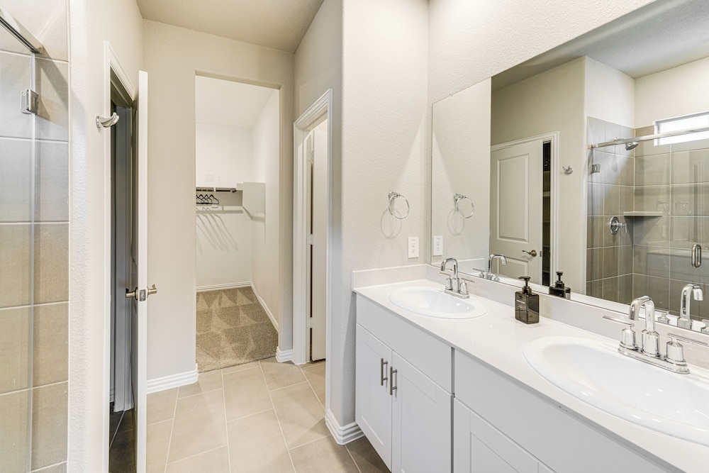 Pool Access: Modern Retreat in Lowry Crossing!