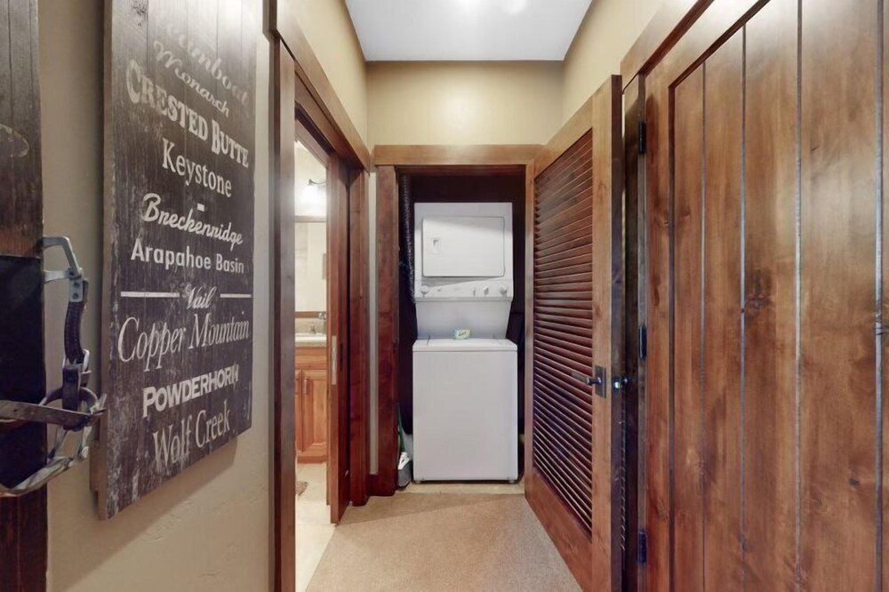 Luxury Ski-in/ski-out 1 Bedroom Condo at Crystal Peak Lodge at Peak 7