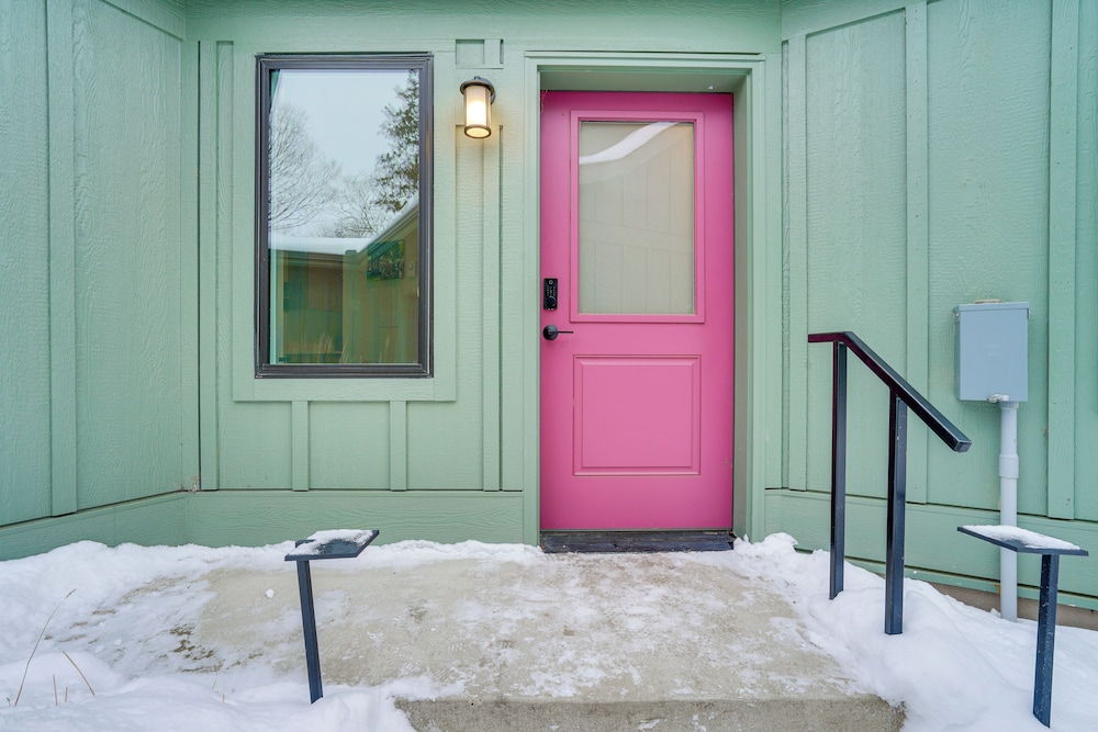 < 1/2 Mi to Downtown: Quiet Northfield Apartment