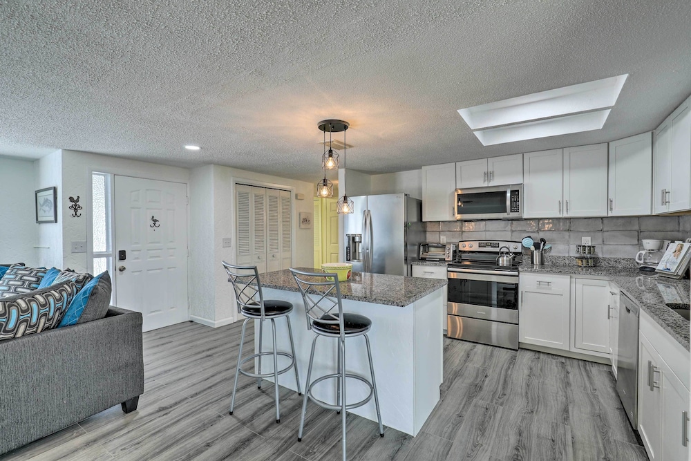 Charming Home w/ Patio, 7 Mi to Sunset Beach!
