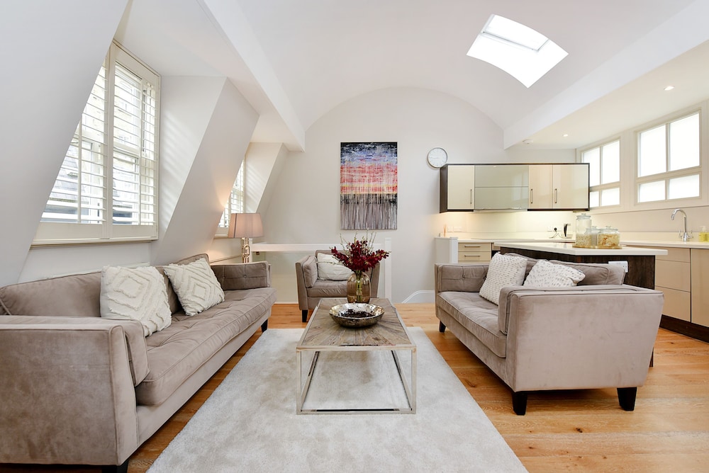 Stanhope Mews Exclusive - 1smw