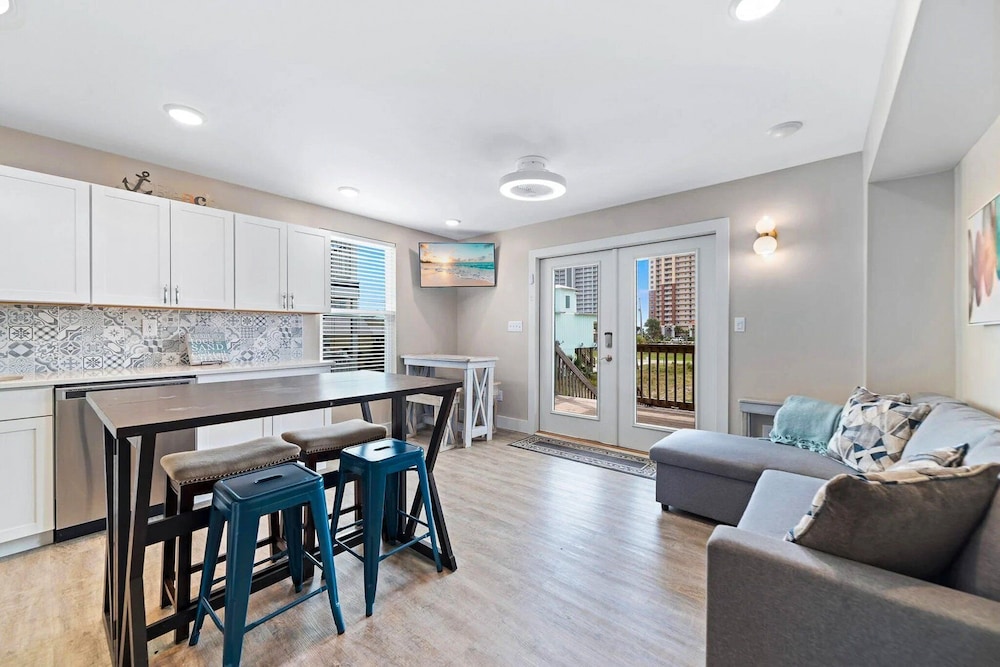 Pipedreams 333 E 4 Bedroom Home