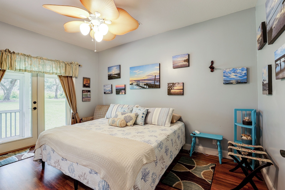 1/2 Mi to Sapelo River: Family Home w/ Large Yard