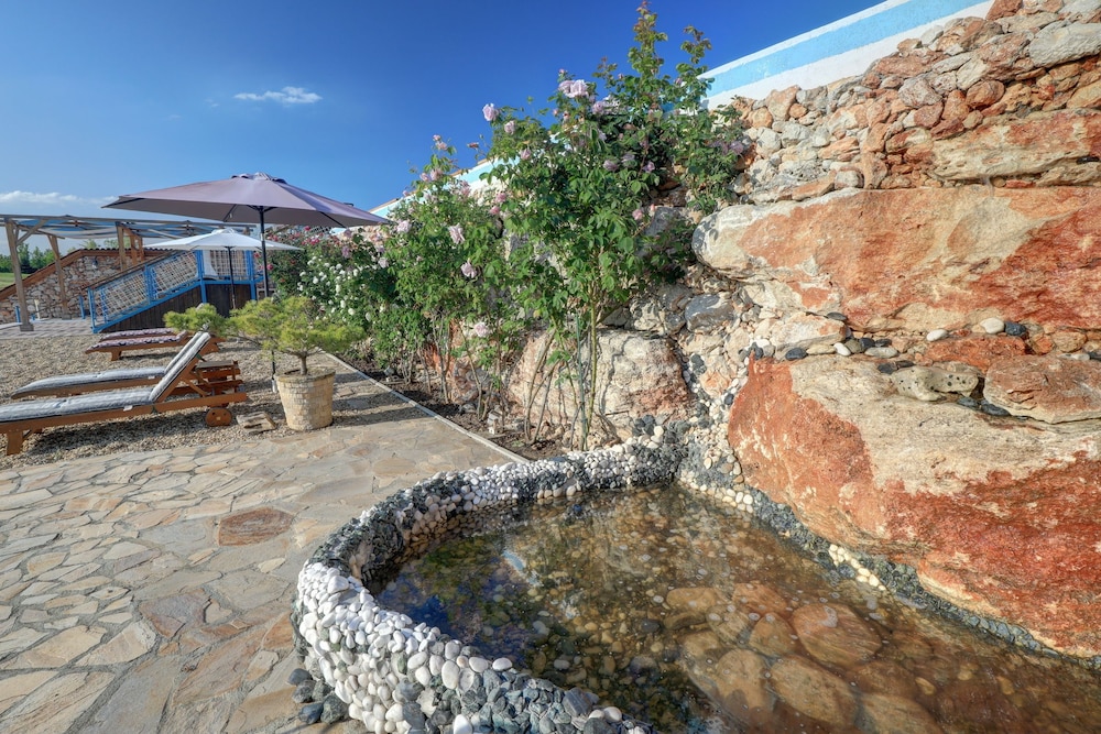 Lighthouse Luxe Estate Apart & Villas
