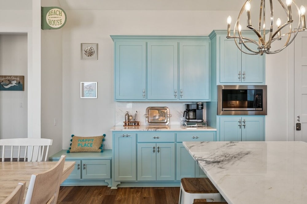 Tidewater 4 Bedroom Home by RedAwning