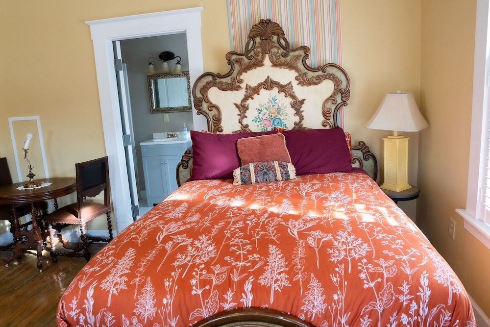 Oak Tree Hotel