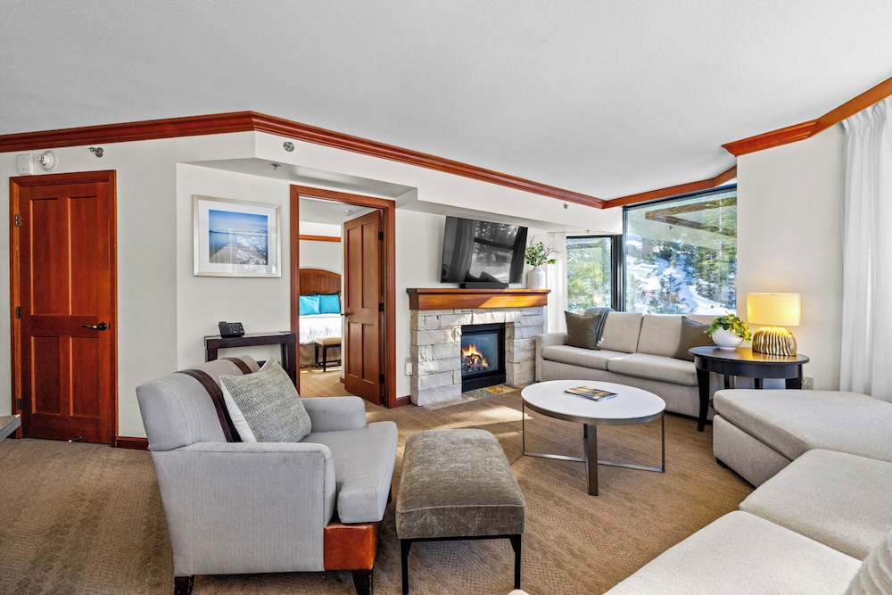 Condo w/ Fireplace & Community Perks