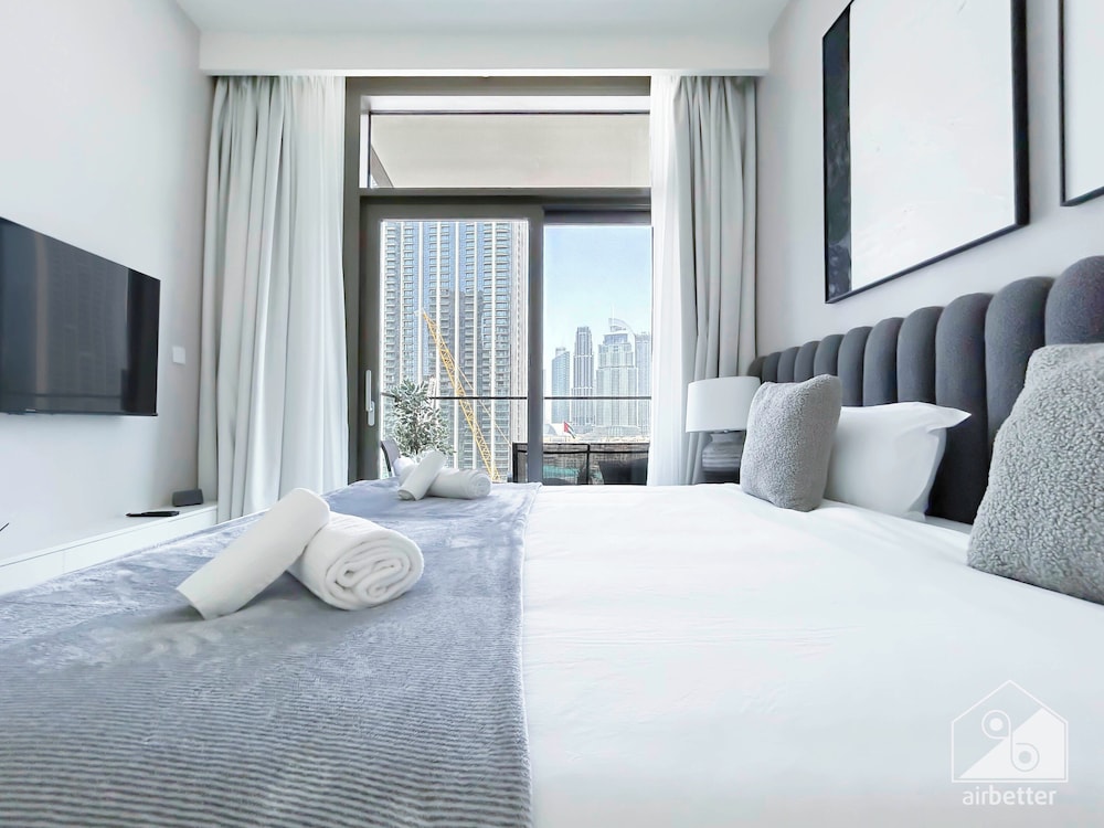 Luxury & Elegance at Burj Crown Downtown