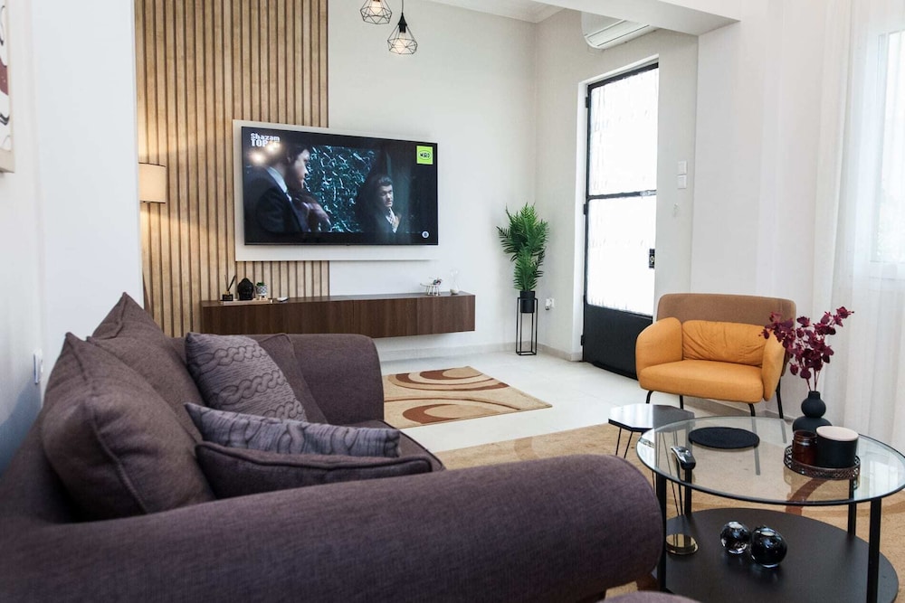 Beautiful 2 bedrooms apt at Filothei