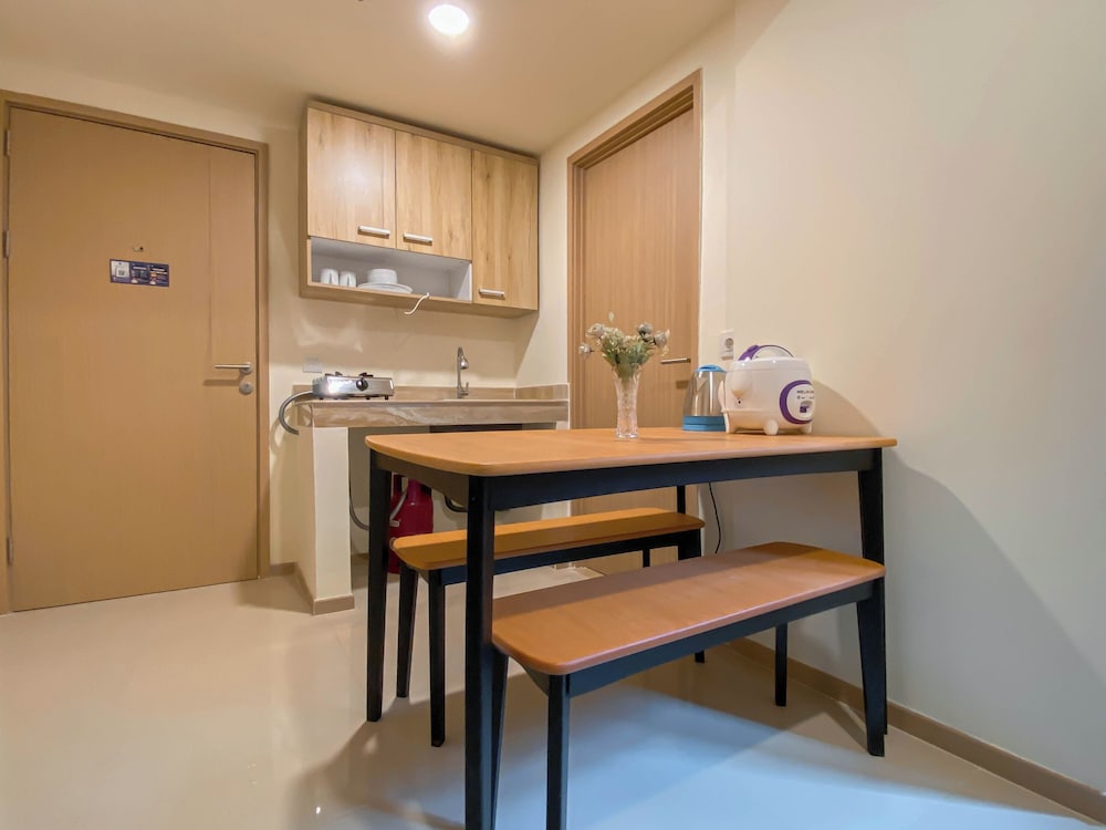 Brand New 1Br With Working Room At Meikarta Apartment